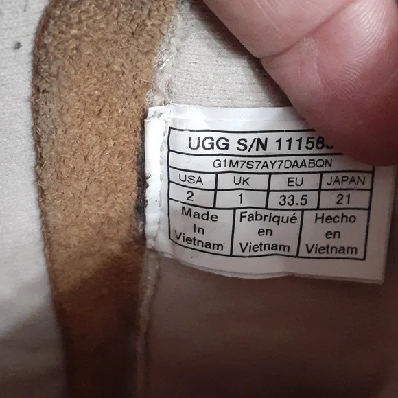 UGG BOOTS SZ 2 GIRLS - Picture 5 of 6